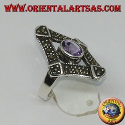 Anillo de plata en rombo con marcasita y amatista oval natural.