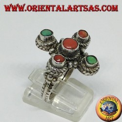 Anillo de plata con forma de cruz con corales naturales y turquesa.