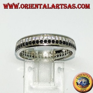 Anillo en plata con dos hileras de circonia cúbica, una de circonitas blancas y una de circonitas negras.