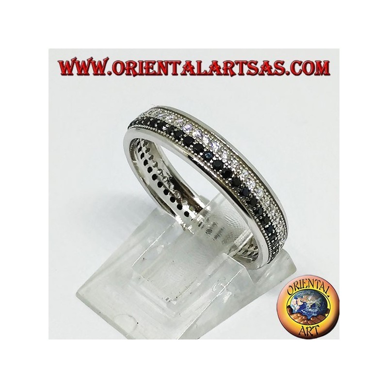 Bague en argent avec deux rangées de zircones cubiques, une de zircons blancs et une de zircons noirs