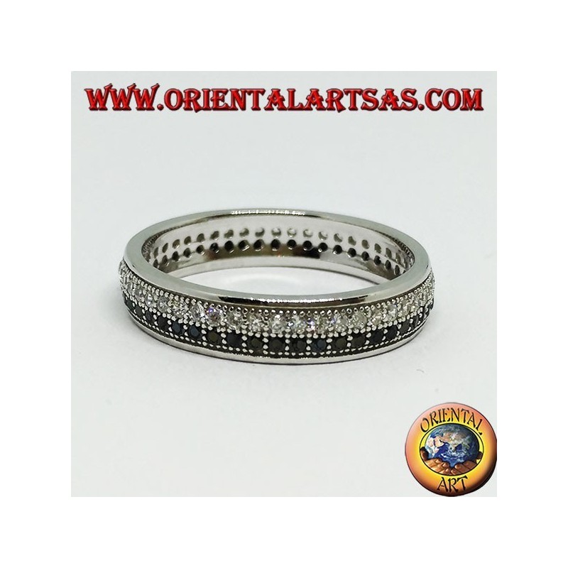 Anillo en plata con dos hileras de circonia cúbica, una de circonitas blancas y una de circonitas negras.