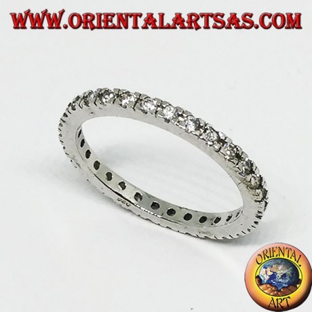 Anillo de plata (anillo de bodas) con circonitas engastadas.