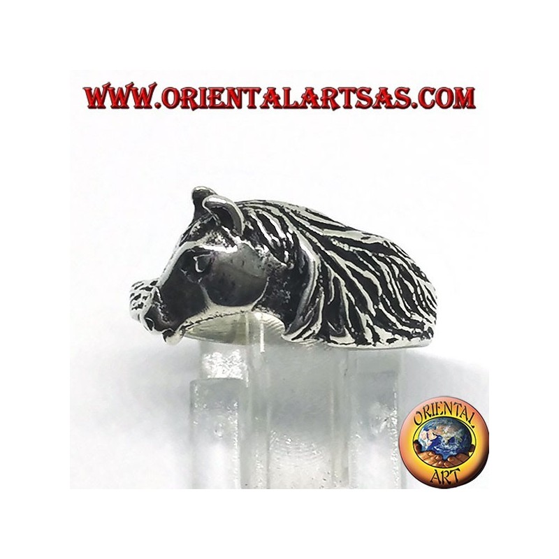 Bague en argent d'une tête de cheval avec une crinière
