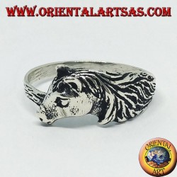 Bague en argent d'une tête de cheval avec une crinière