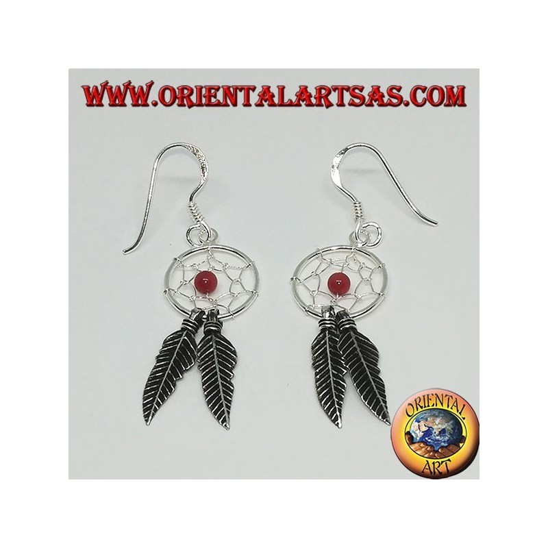 Pendientes en plata atrapasueños pequeños con bola de coral rojo.