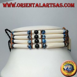 Indianische Choker-Halskette aus Knochen und schwarzen und blauen marmorierten Perlen