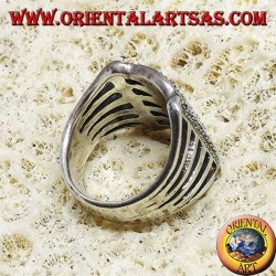 Anillo de plata con seis elipses paralelas y marcasitas.