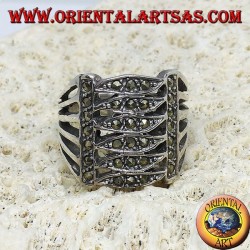 Anillo de plata con seis elipses paralelas y marcasitas.