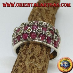 Bague en argent avec trois rangées de sept rubis placés entre des marcassites