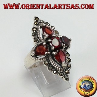 Anello in argento, con 4 granati a goccia ed 1 tondo naturali ornato di marcasite