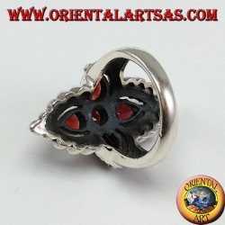 Silver ring, with 4 drop garnets and 1 natural round adorned with marcasite