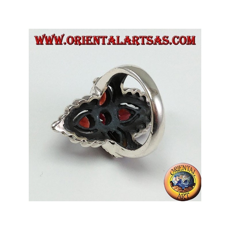 Anello in argento, con 4 granati a goccia ed 1 tondo naturali ornato di marcasite