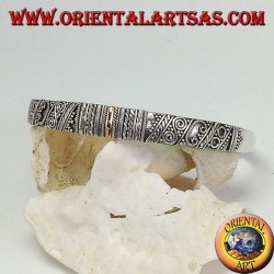 Pulsera de plata, con una placa central de oro de 14 quilates hecha a mano.