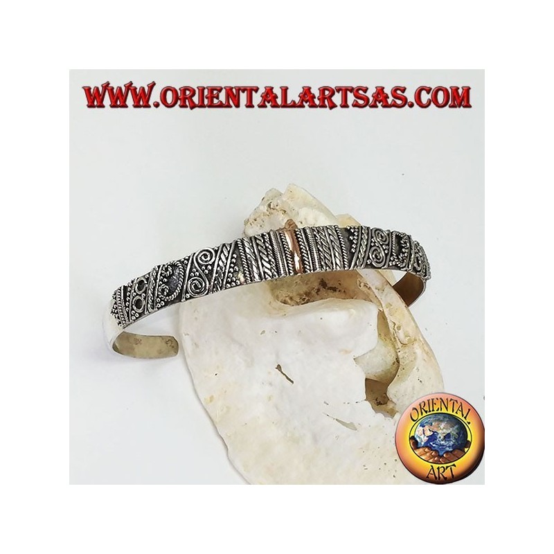 Silver bracelet, with a hand-made central 14 carat gold plaque