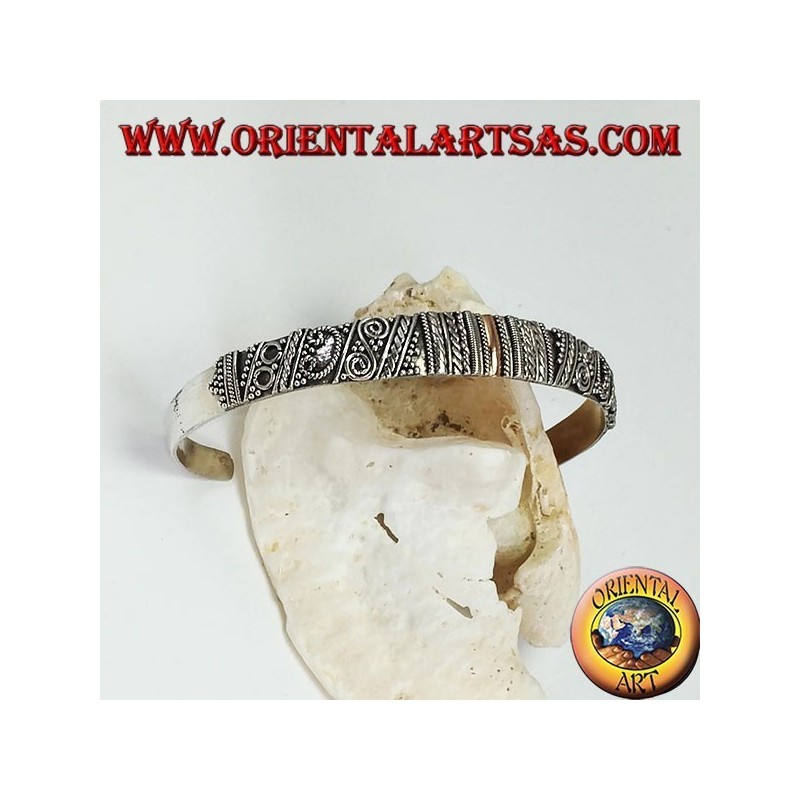 Bracelet en argent avec une plaque centrale en or 14 carats fabriquée à la main