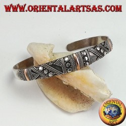 Pulsera de plata, con 3 platos en oro de 14 quilates y tachuelas hechas a mano.