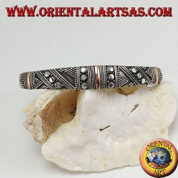 Pulsera de plata, con 3 platos en oro de 14 quilates y tachuelas hechas a mano.