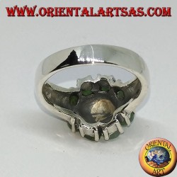Anello in argento con fiore centrale e marcasiti contornato con 8 smeraldi naturali 