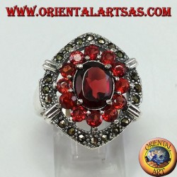Ring in silver, set with natural garnets 1 oval and 12 rounds around