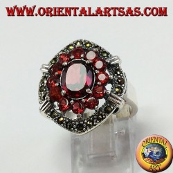 Anillo en plata, engastado con granates naturales 1 óvalo y 12 rondas alrededor
