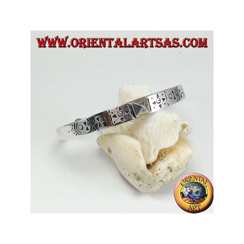 Rigid silver bracelet, hand-engraved with a pyramid stud in the center