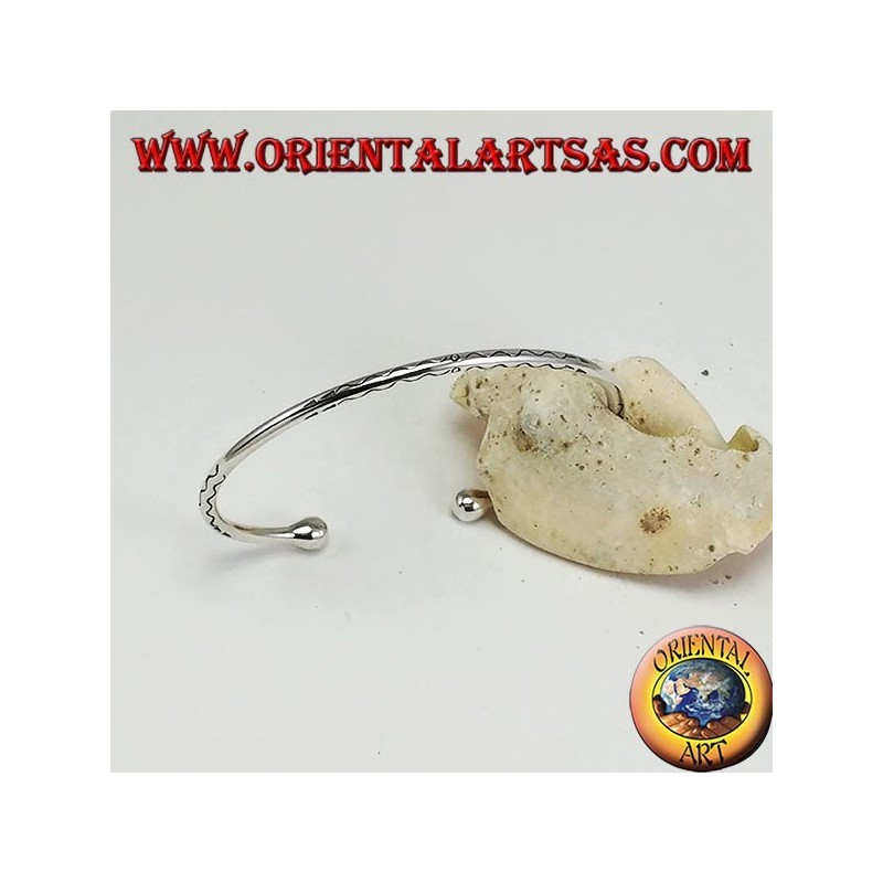 Bracciale rigido in argento, tondo inciso con onde incise a mano