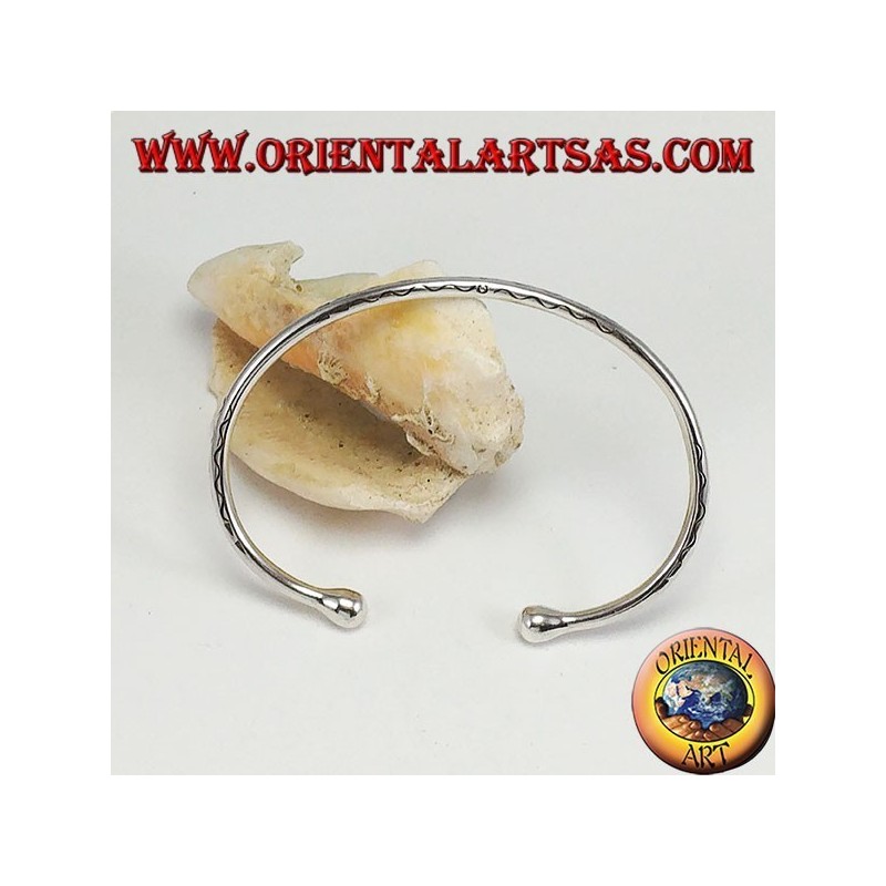 Bracciale rigido in argento, tondo inciso con onde incise a mano