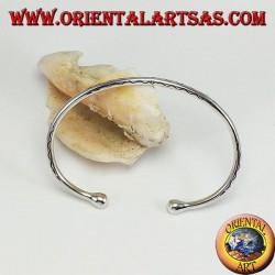 Rigid bracelet in silver, round engraved with waves engraved by hand