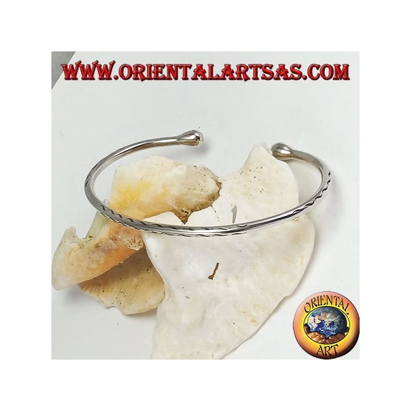 Rigid bracelet in silver, round engraved with waves engraved by hand