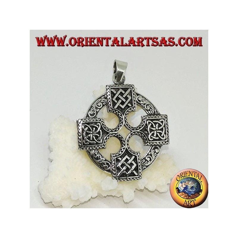 Pendentif en argent, croix celtique avec Odin gungnir