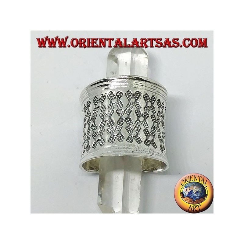 Concave wide band ring with silver bas-relief diamonds