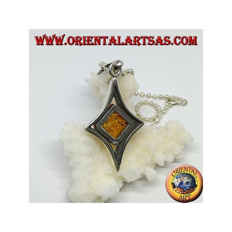 Pendentif en argent en forme de diamant avec une ambre carrée centrale