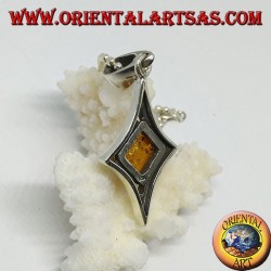 Colgante de plata con forma de diamante con un ámbar cuadrado central.