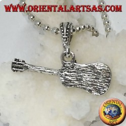 Guitare classique avec pendentif en argent