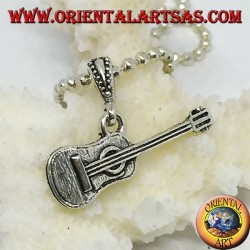 Guitare classique avec pendentif en argent