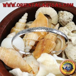 Bracciale rigido in argento,  con incisi maori fatti a mano