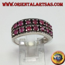 Anillo de la banda en plata con dos filas de rubíes redondos conjunto