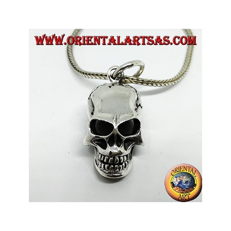Silberanhänger in Form eines Schädels (Homo Sapiens)