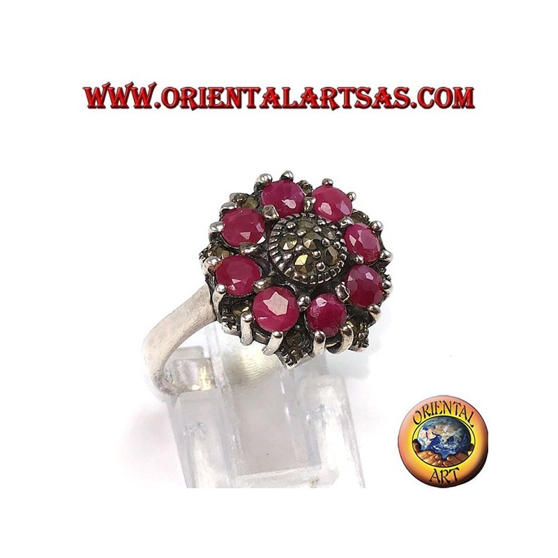 Bague en argent avec 8 rubis ronds et marcassites au centre
