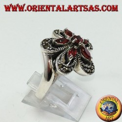 Bague en argent en forme de fleur avec 5 navettes et un rond central