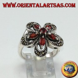 Bague en argent en forme de fleur avec 5 navettes et un rond central