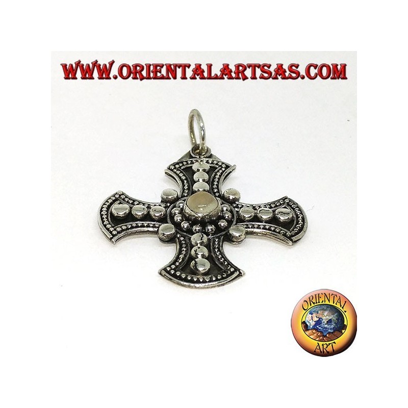 Colgante de plata, cruz celta con piedra de luna adularia.