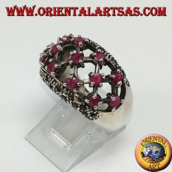 Bague en argent avec bande perforée arrondie avec 13 rubis sertis