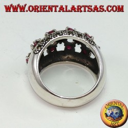 Bague en argent avec bande perforée arrondie avec 13 rubis sertis
