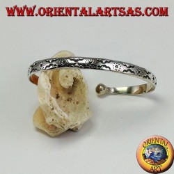 Steifes Armband in Silber mit von Hand gravierten Sternen und Wolken