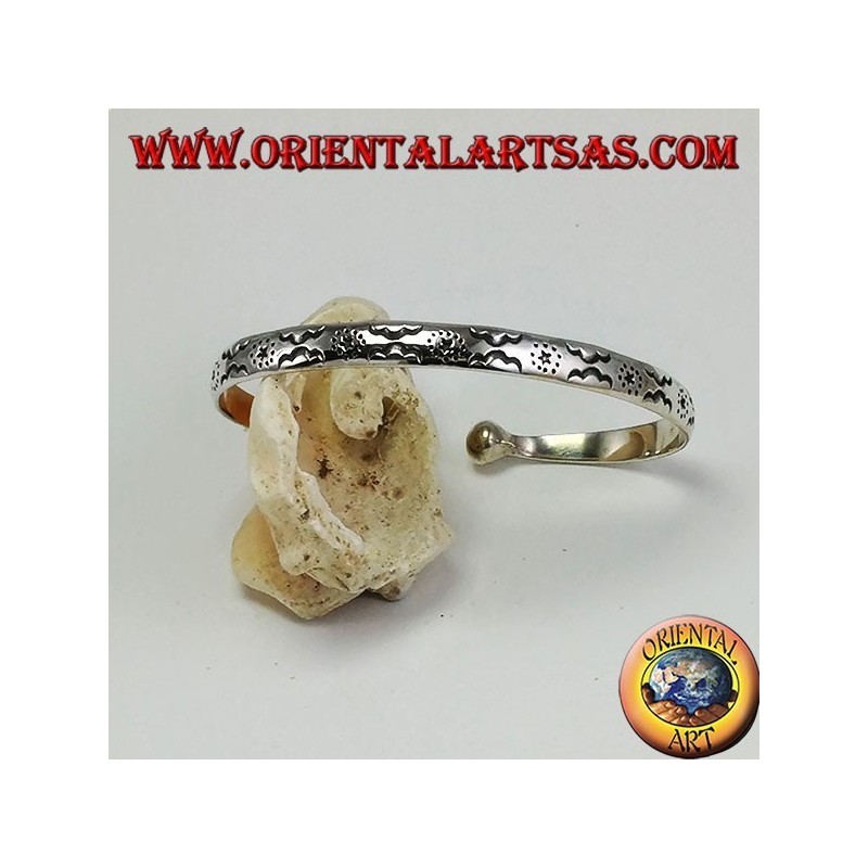 Rigid bracelet in silver, with stars and clouds engraved by hand
