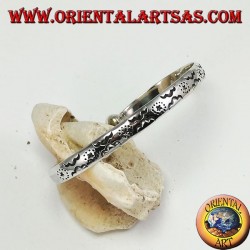 Steifes Armband in Silber mit von Hand gravierten Sternen und Wolken