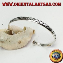 Steifes Armband in Silber mit von Hand gravierten Sternen und Wolken