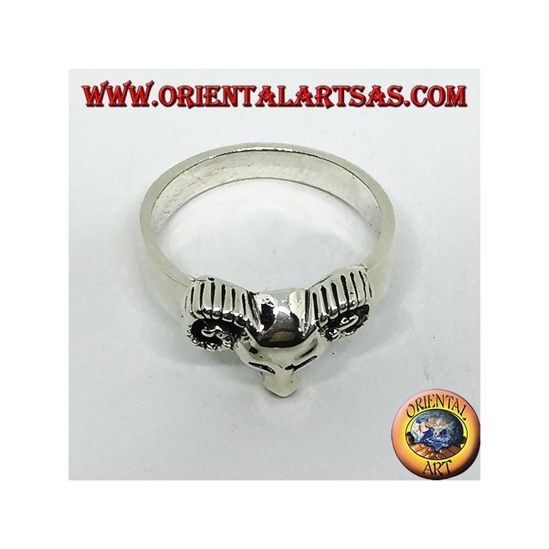 Bague en argent avec tête de bélier