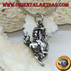 Pendentif en argent d'un cheval cabré
